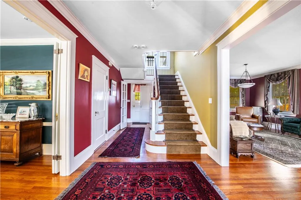 33 Sefton Drive Cranston RI 02905