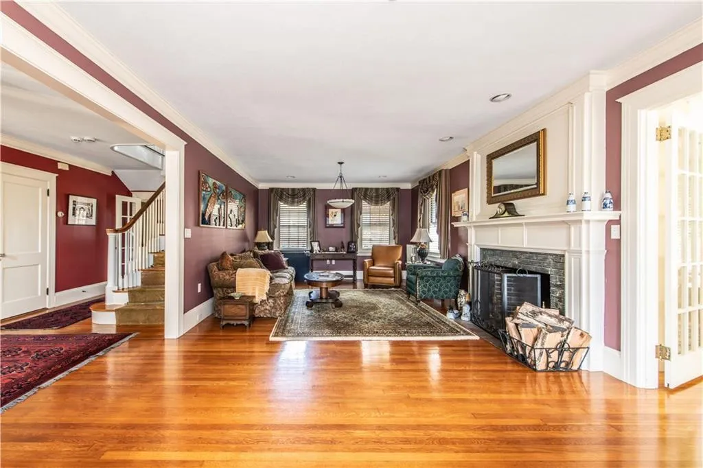 33 Sefton Drive Cranston RI 02905
