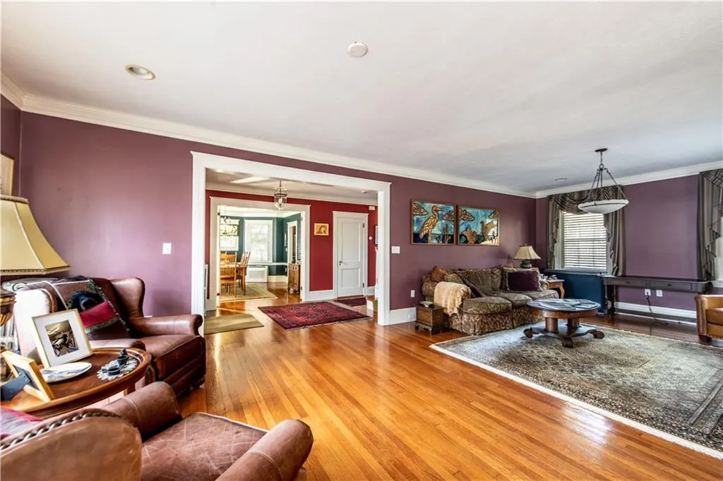 33 Sefton Drive Cranston RI 02905