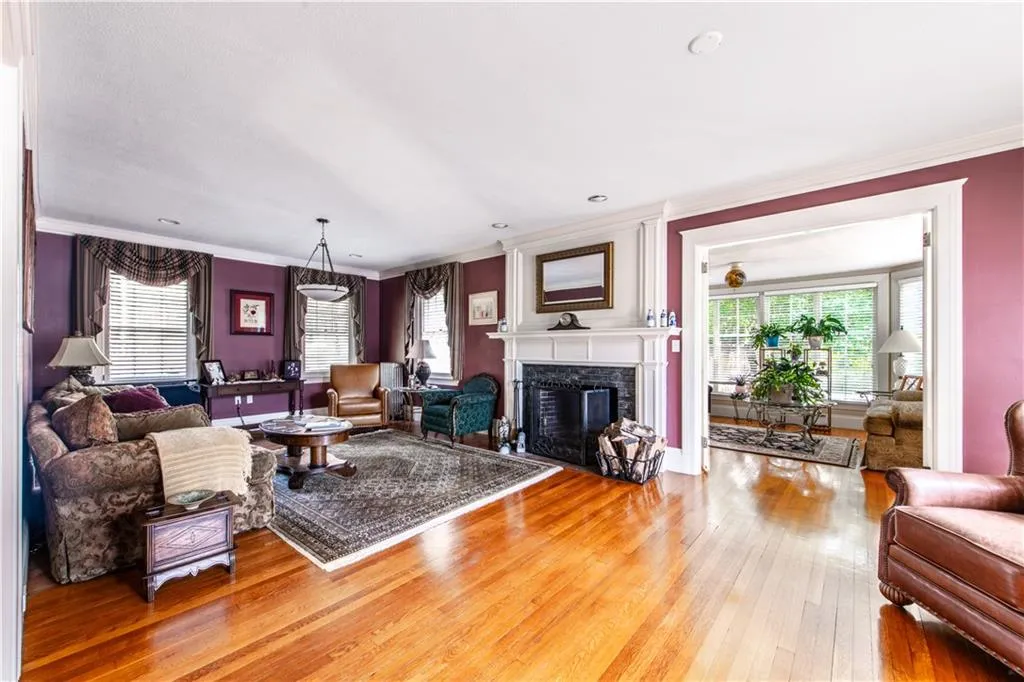 33 Sefton Drive Cranston RI 02905