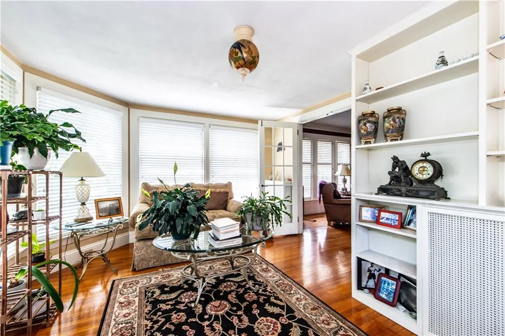 33 Sefton Drive Cranston RI 02905