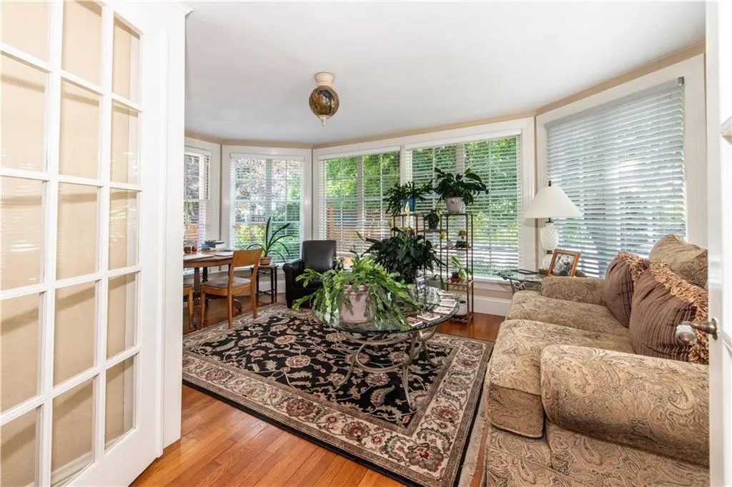33 Sefton Drive Cranston RI 02905