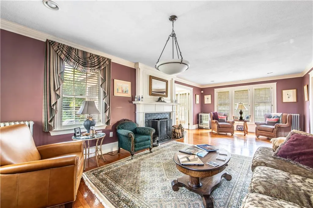 33 Sefton Drive Cranston RI 02905