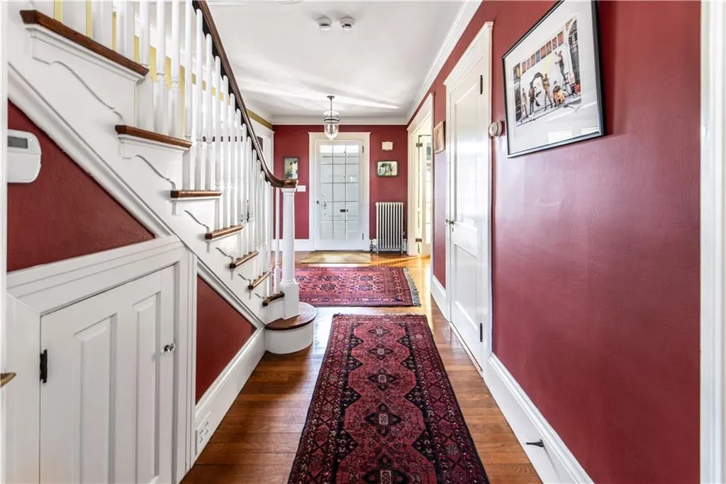 33 Sefton Drive Cranston RI 02905