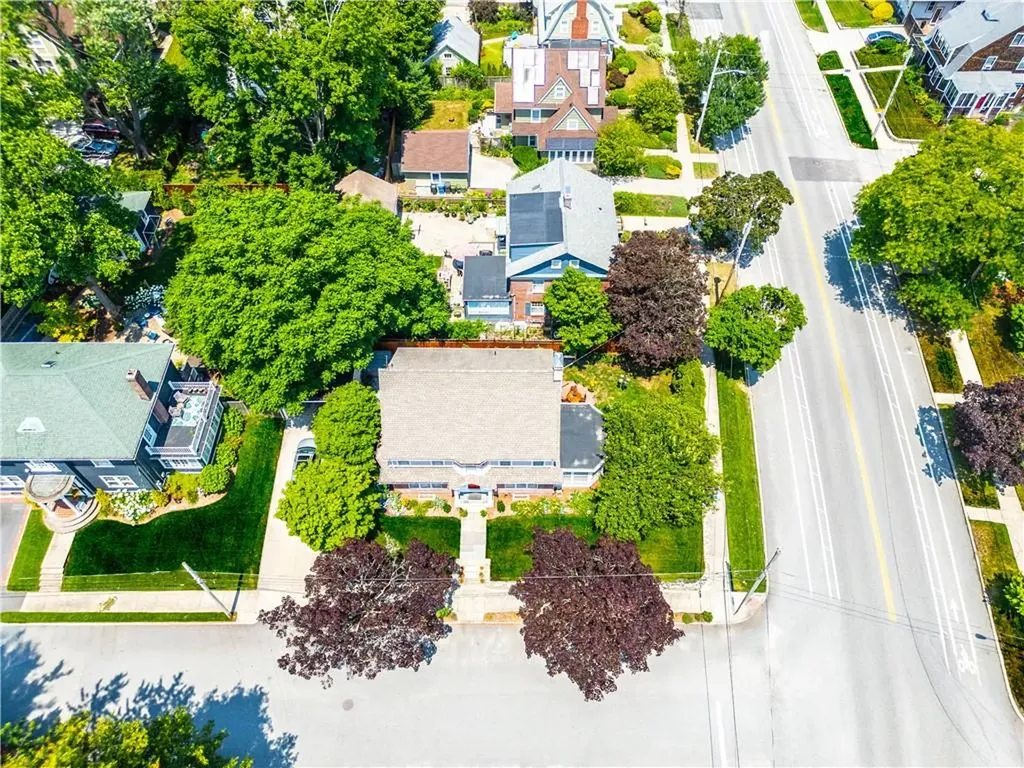 33 Sefton Drive Cranston RI 02905