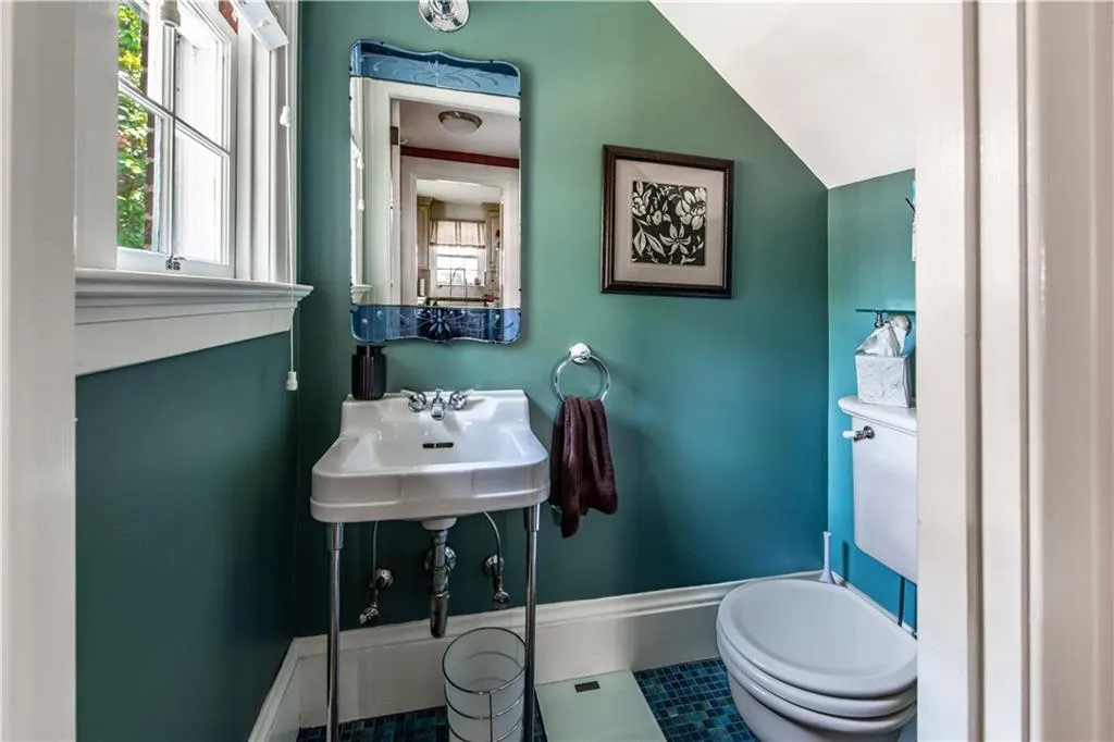 33 Sefton Drive Cranston RI 02905