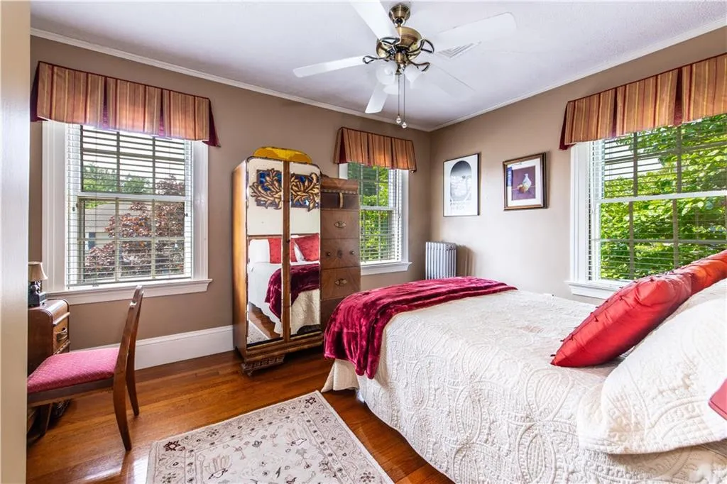 33 Sefton Drive Cranston RI 02905