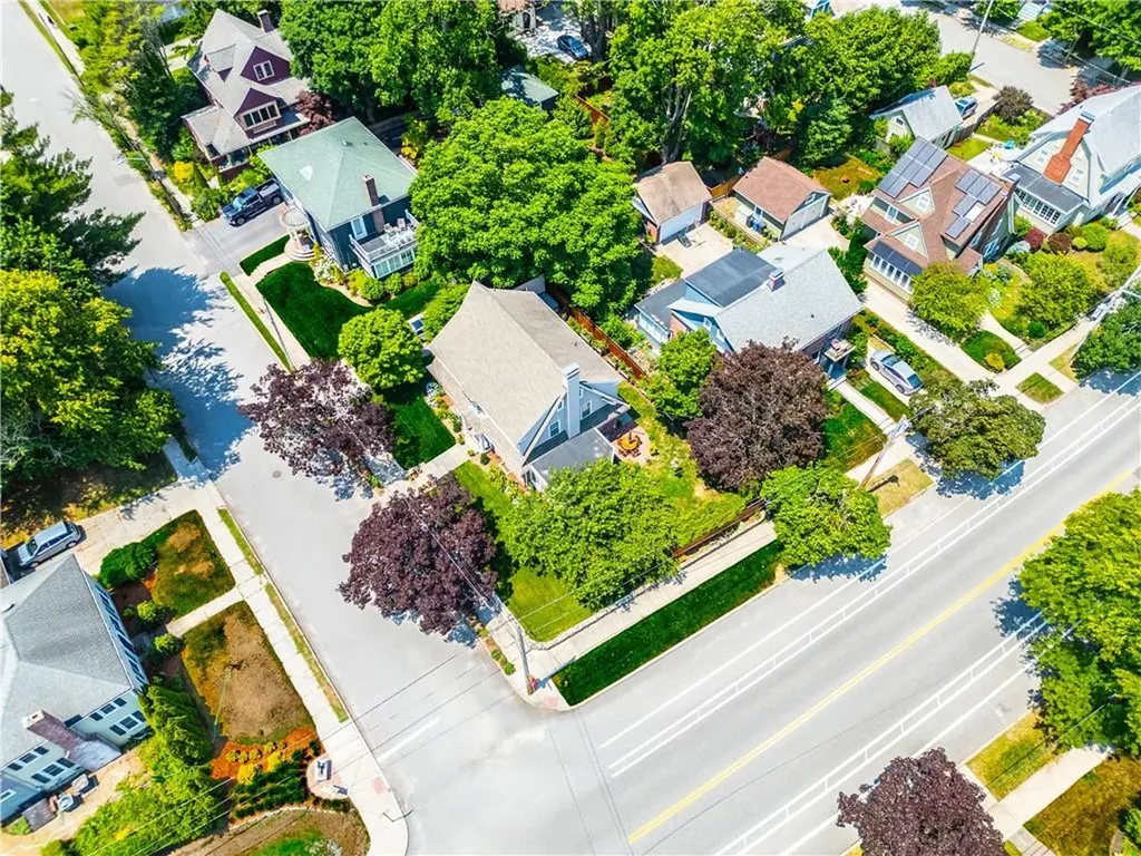 33 Sefton Drive Cranston RI 02905