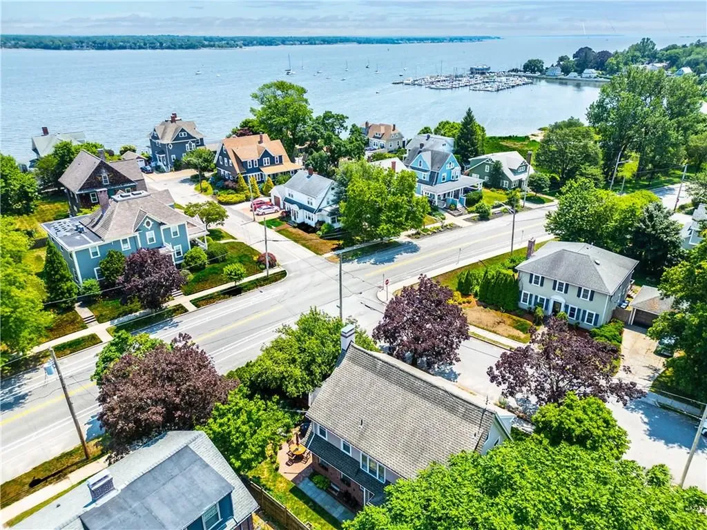 33 Sefton Drive Cranston RI 02905