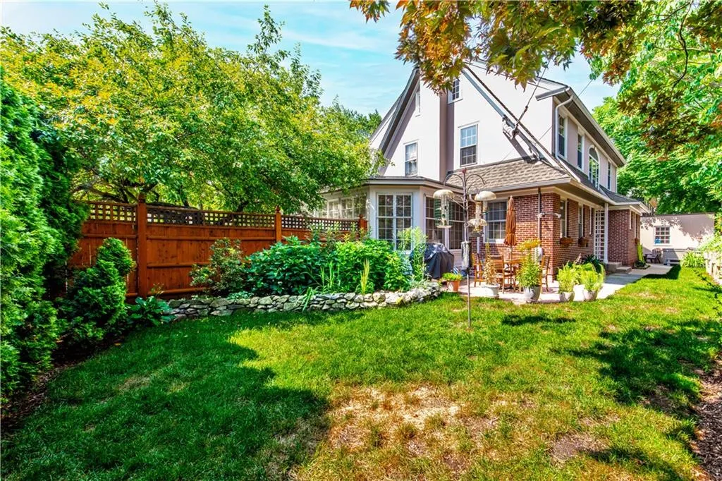33 Sefton Drive Cranston RI 02905