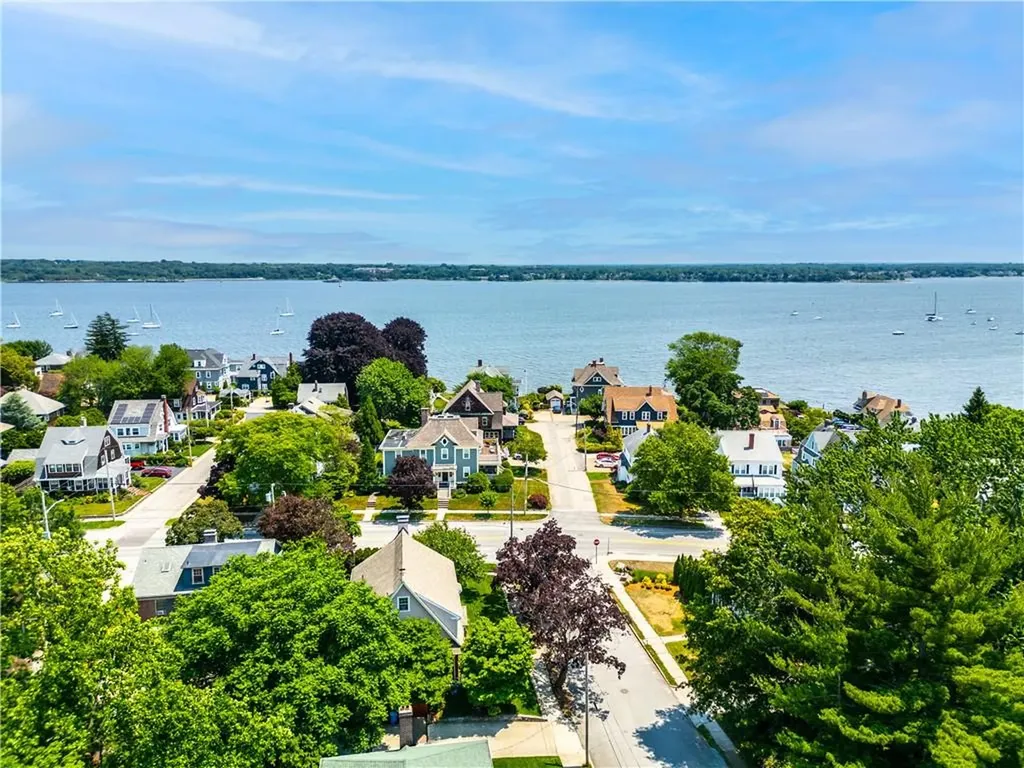 33 Sefton Drive Cranston RI 02905