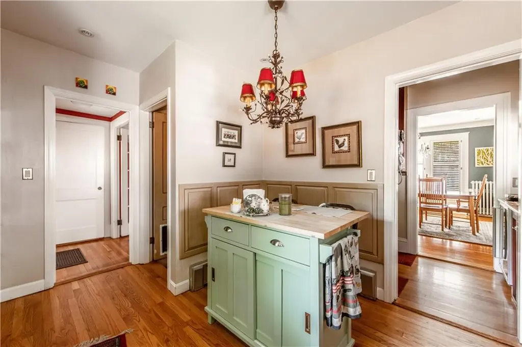 33 Sefton Drive Cranston RI 02905
