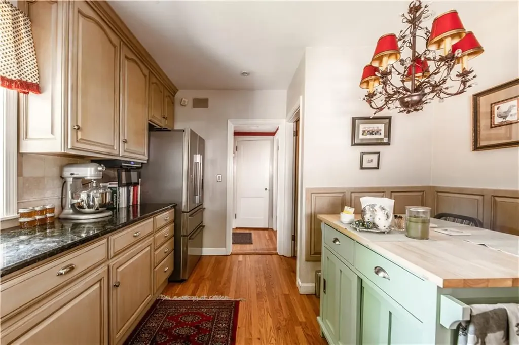 33 Sefton Drive Cranston RI 02905