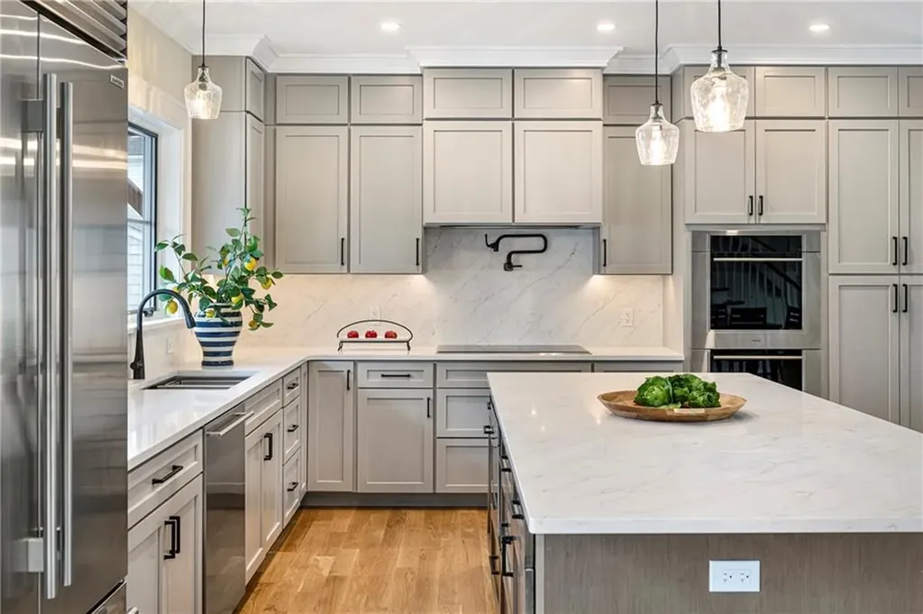 118 Newport Avenue Middletown RI 02842