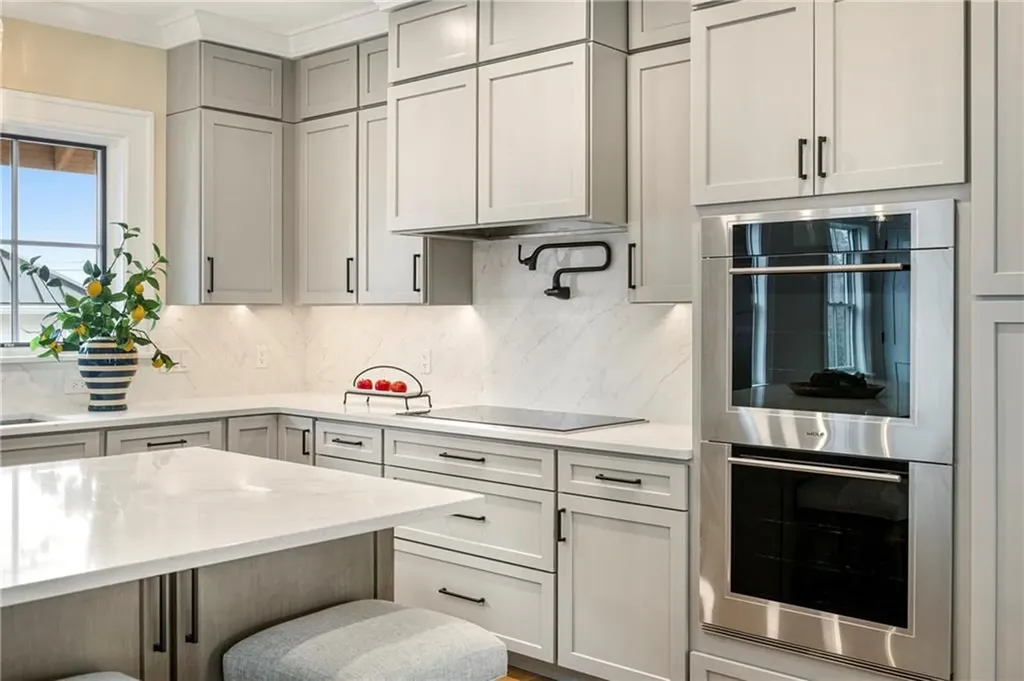 118 Newport Avenue Middletown RI 02842