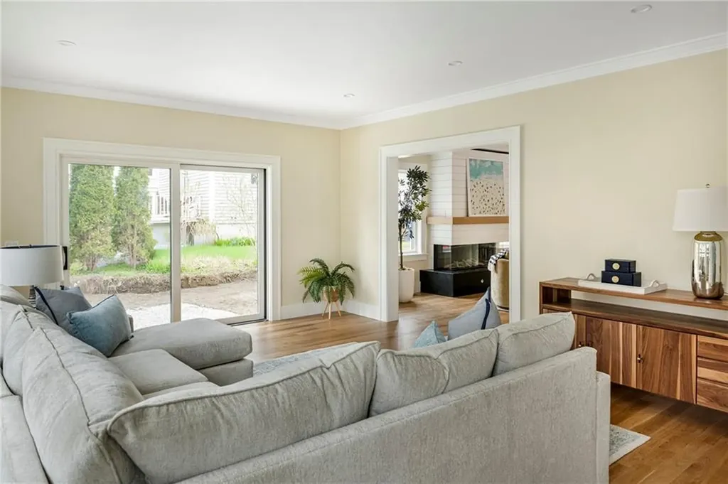 118 Newport Avenue Middletown RI 02842