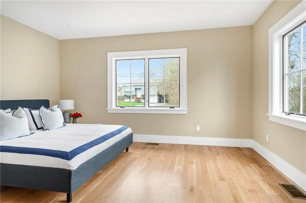 118 Newport Avenue Middletown RI 02842