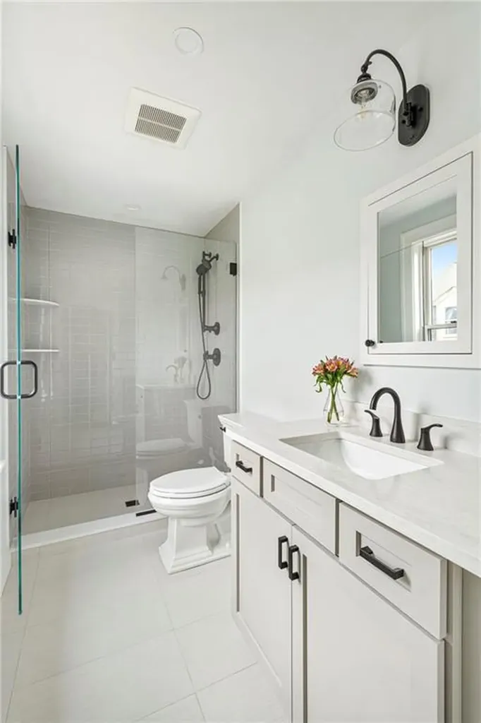 118 Newport Avenue Middletown RI 02842