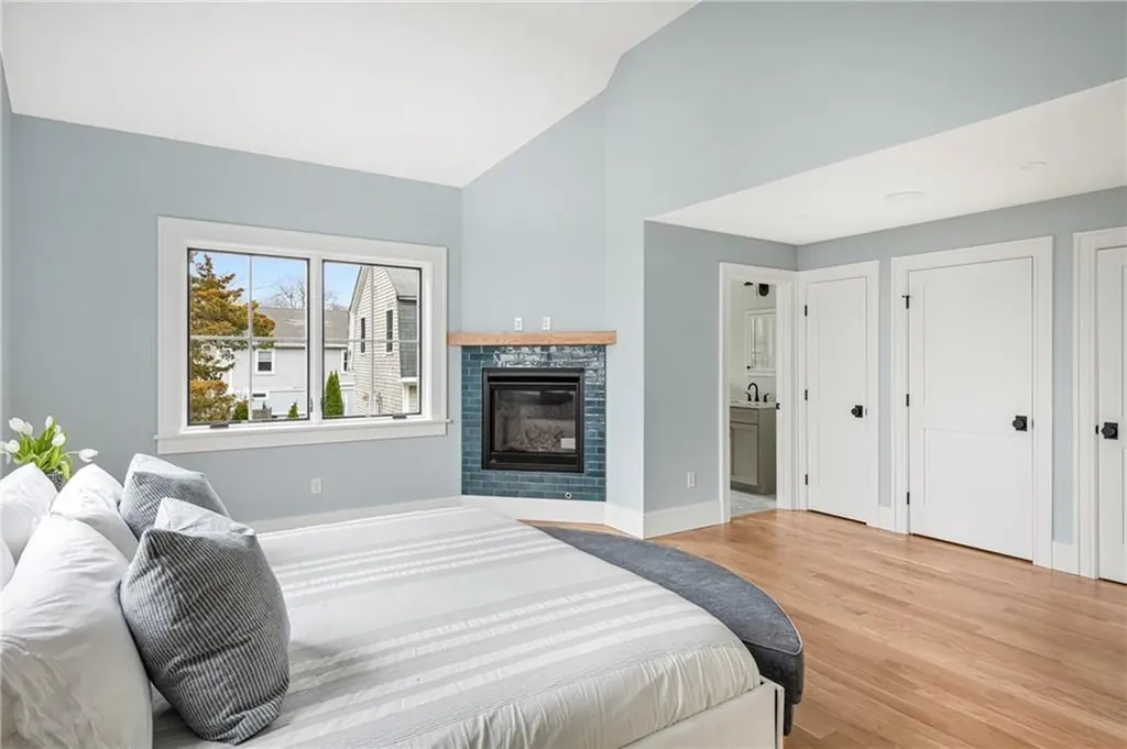 118 Newport Avenue Middletown RI 02842