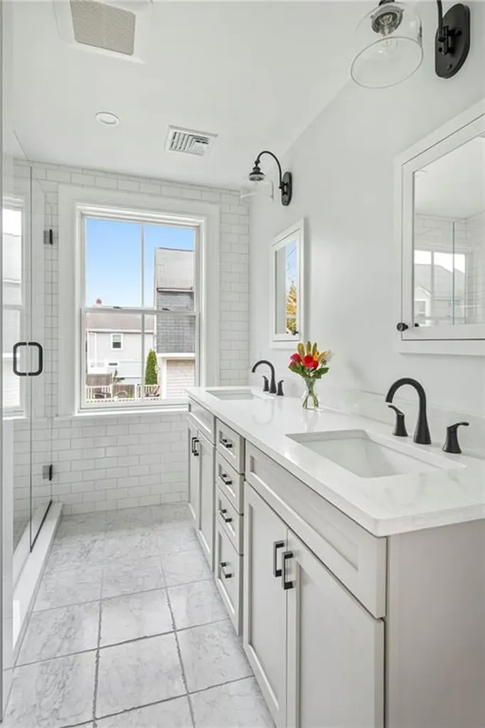 118 Newport Avenue Middletown RI 02842
