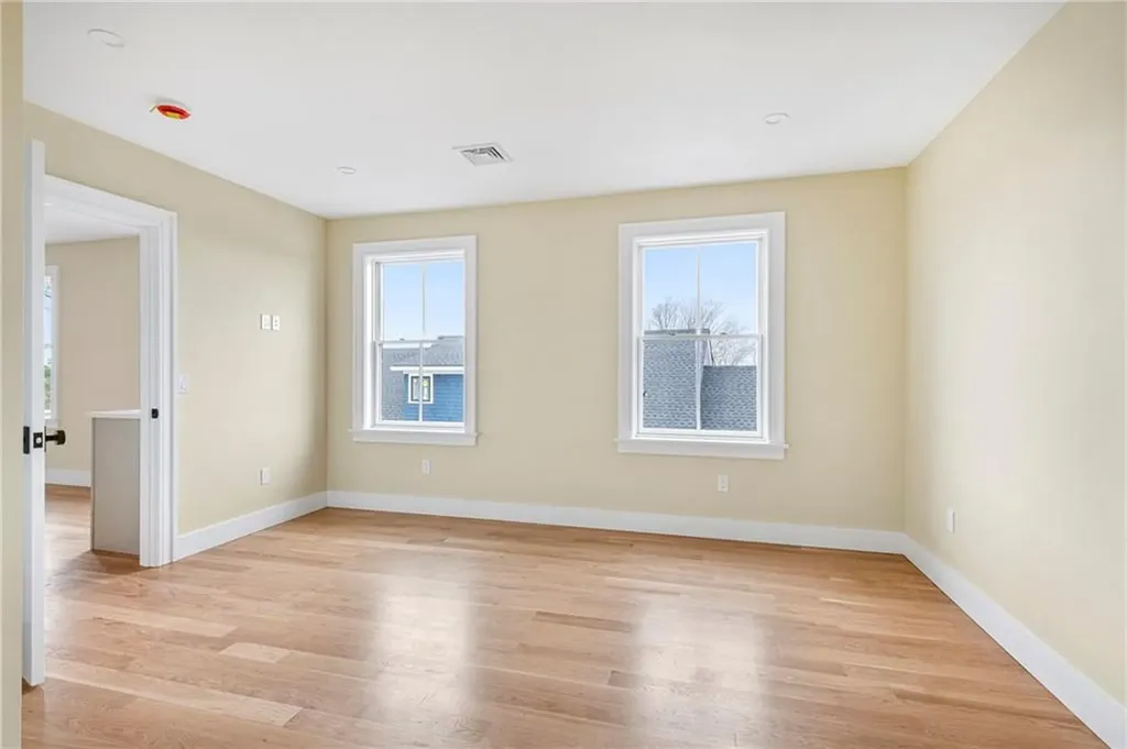 118 Newport Avenue Middletown RI 02842