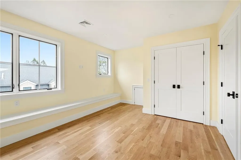 118 Newport Avenue Middletown RI 02842