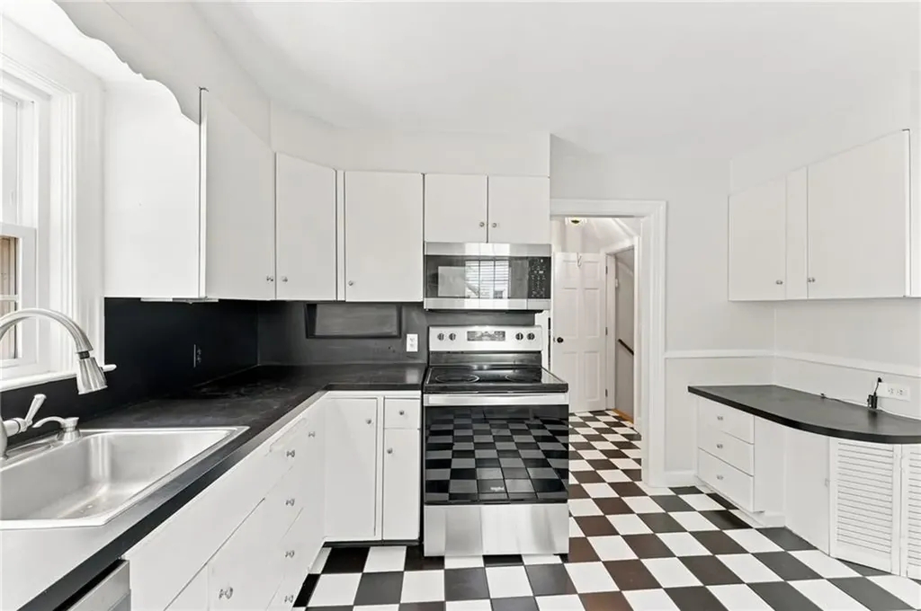 130 Ferry Lane Barrington RI 02806