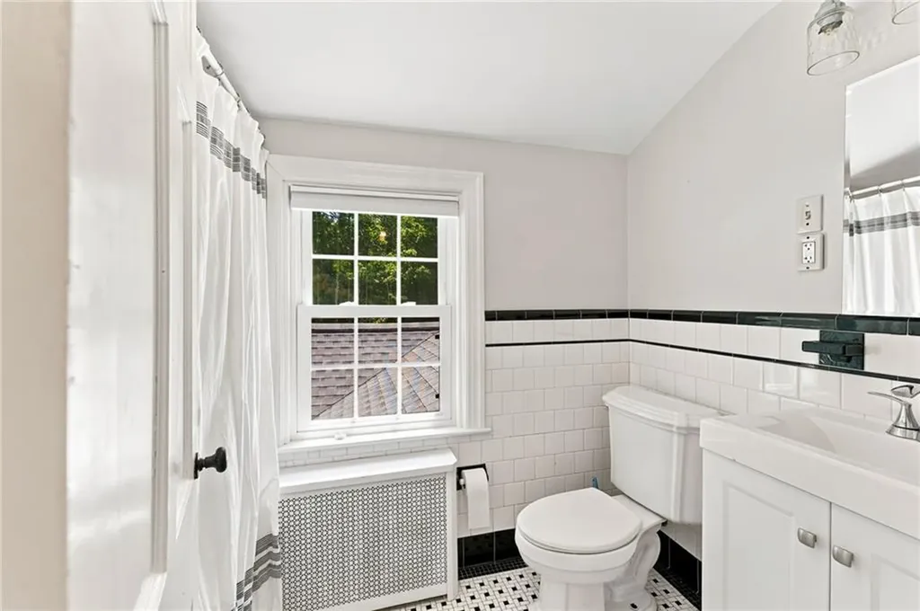 130 Ferry Lane Barrington RI 02806