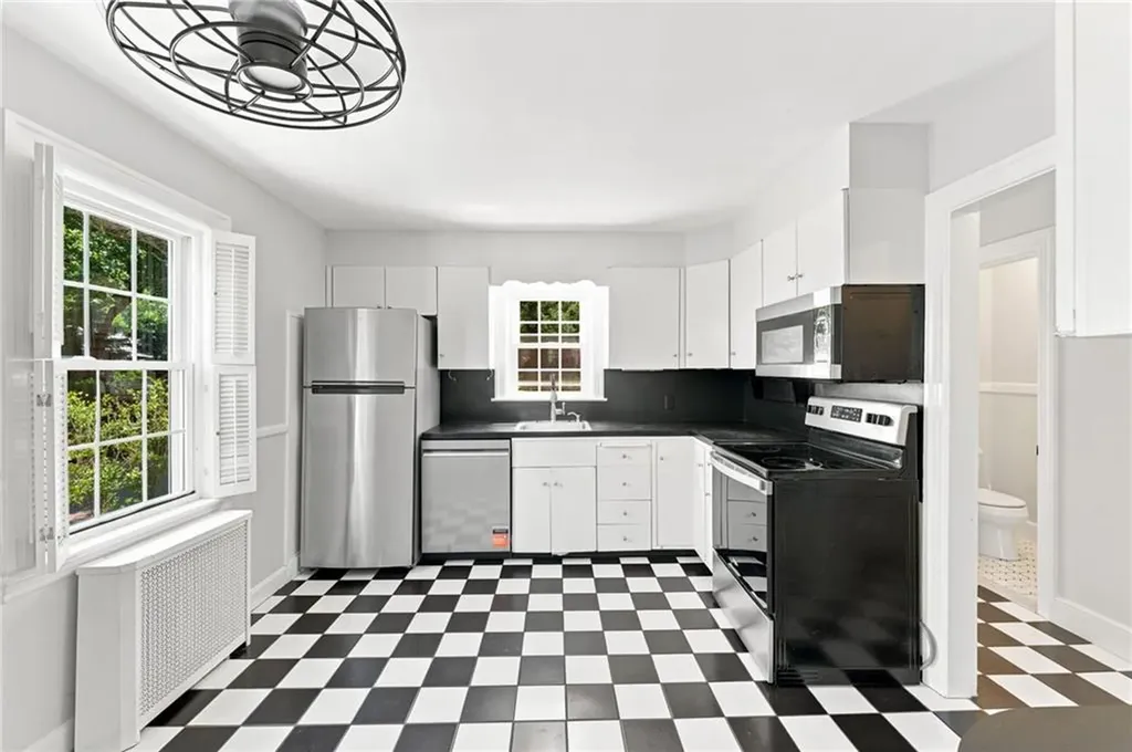 130 Ferry Lane Barrington RI 02806