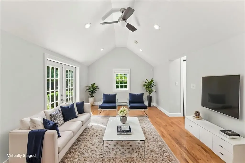 130 Ferry Lane Barrington RI 02806