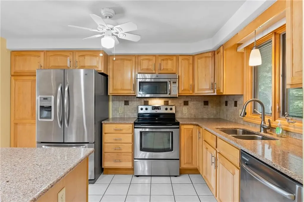 71 Hawthorne Place North Providence RI 02904
