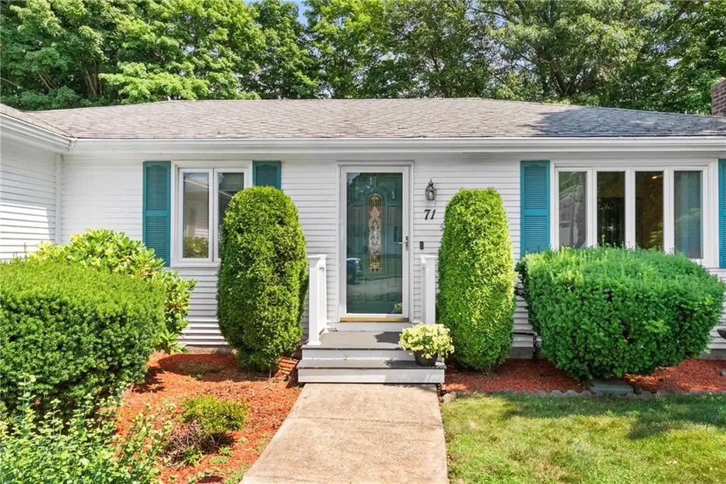 71 Hawthorne Place North Providence RI 02904