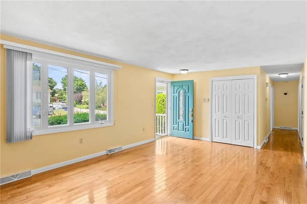 71 Hawthorne Place North Providence RI 02904