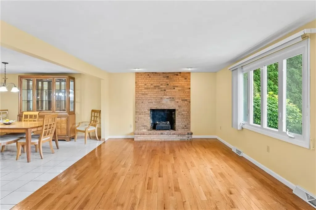 71 Hawthorne Place North Providence RI 02904