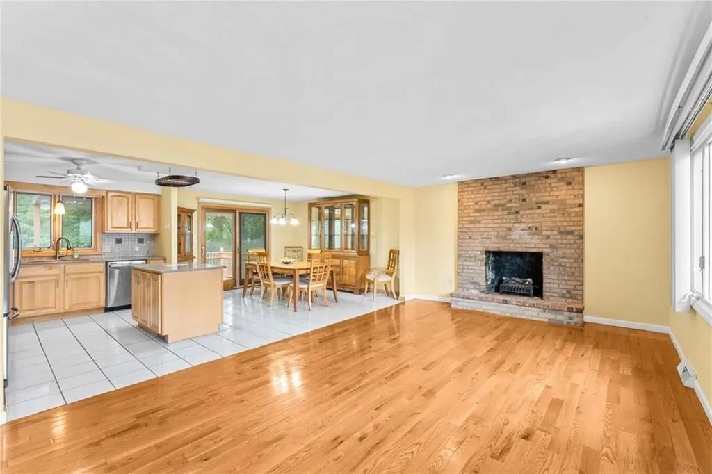 71 Hawthorne Place North Providence RI 02904