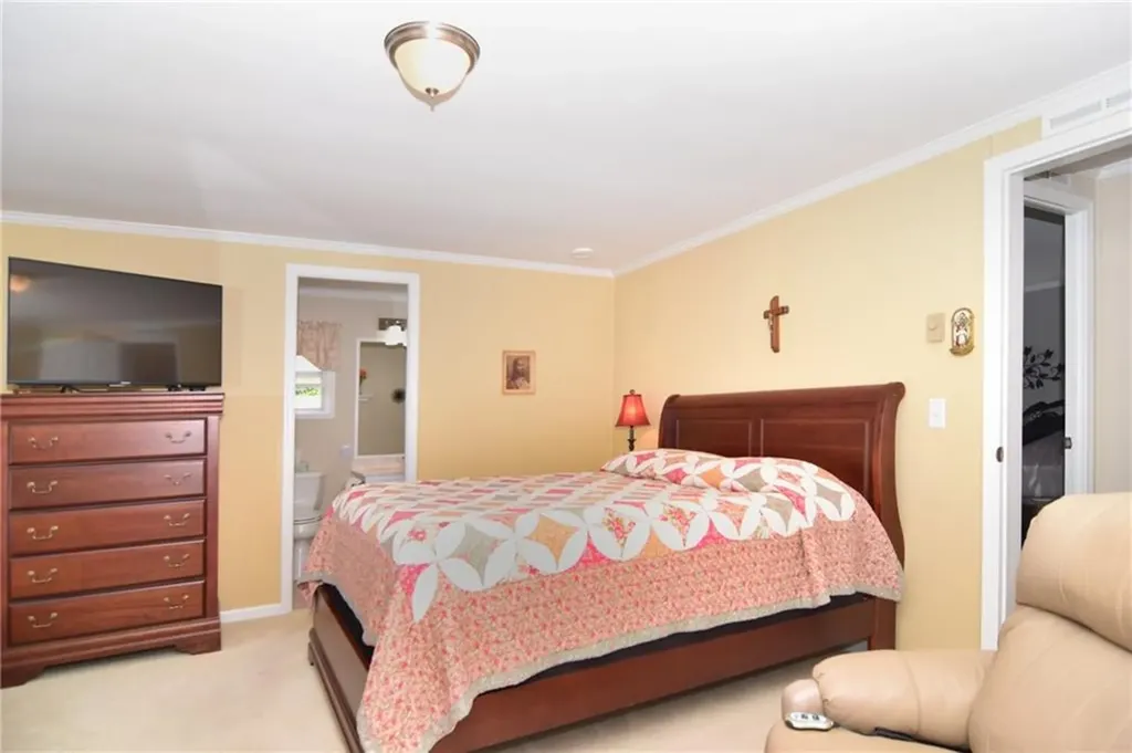63 Little Pond Road South Kingstown RI 02879