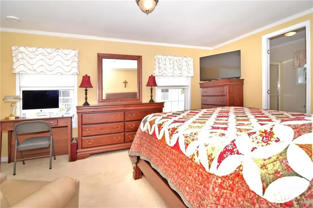 63 Little Pond Road South Kingstown RI 02879