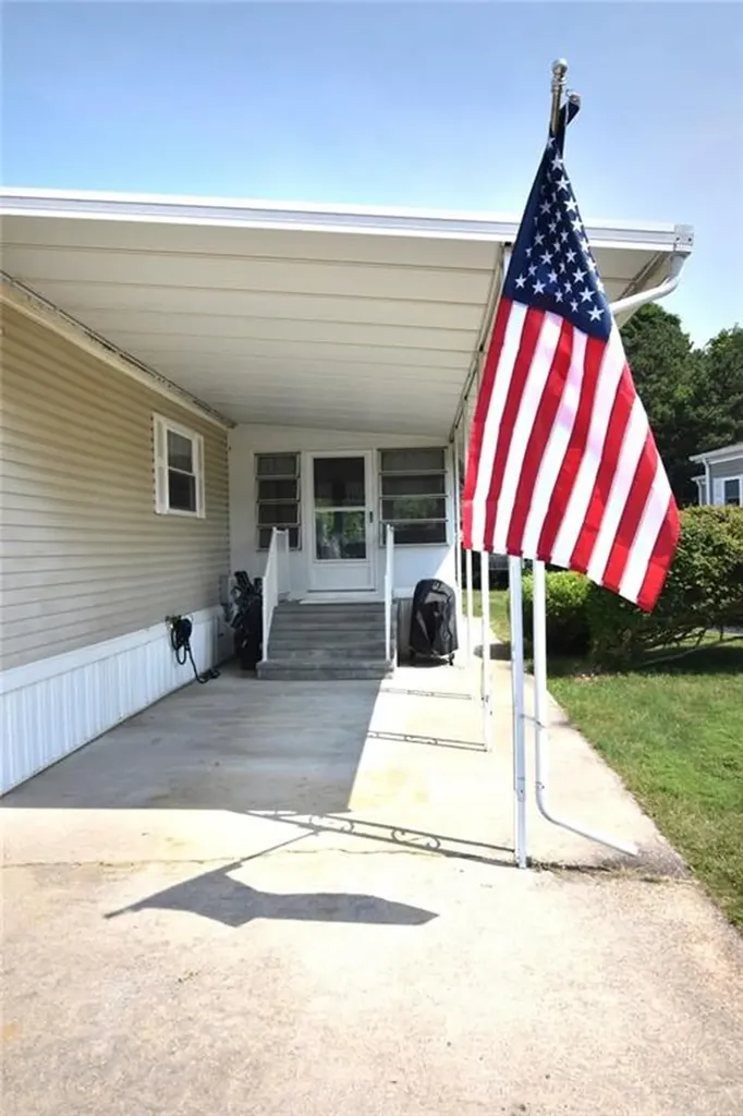 63 Little Pond Road South Kingstown RI 02879