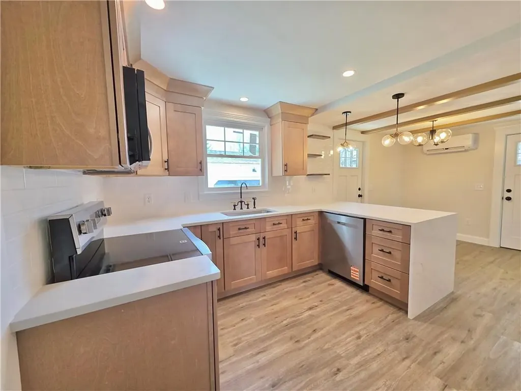 8 Wolf Hill Road Smithfield RI 02917