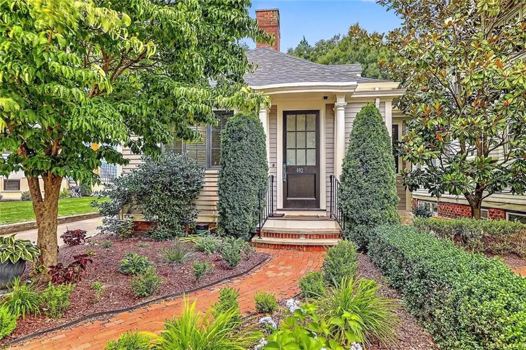 402 Angell Street Providence RI 02906