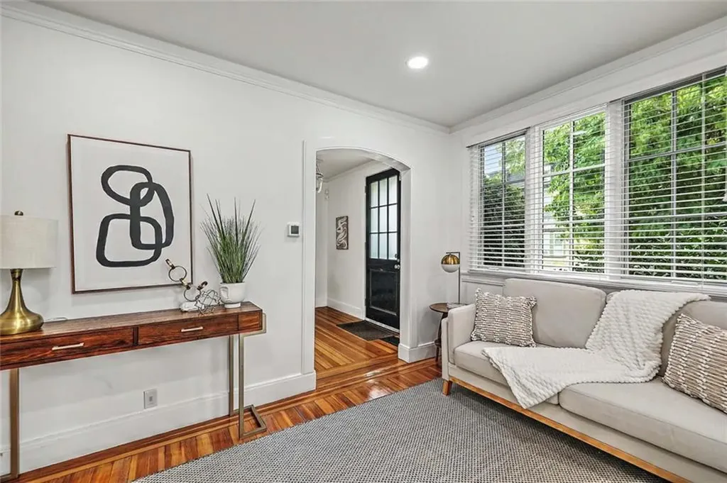 402 Angell Street Providence RI 02906