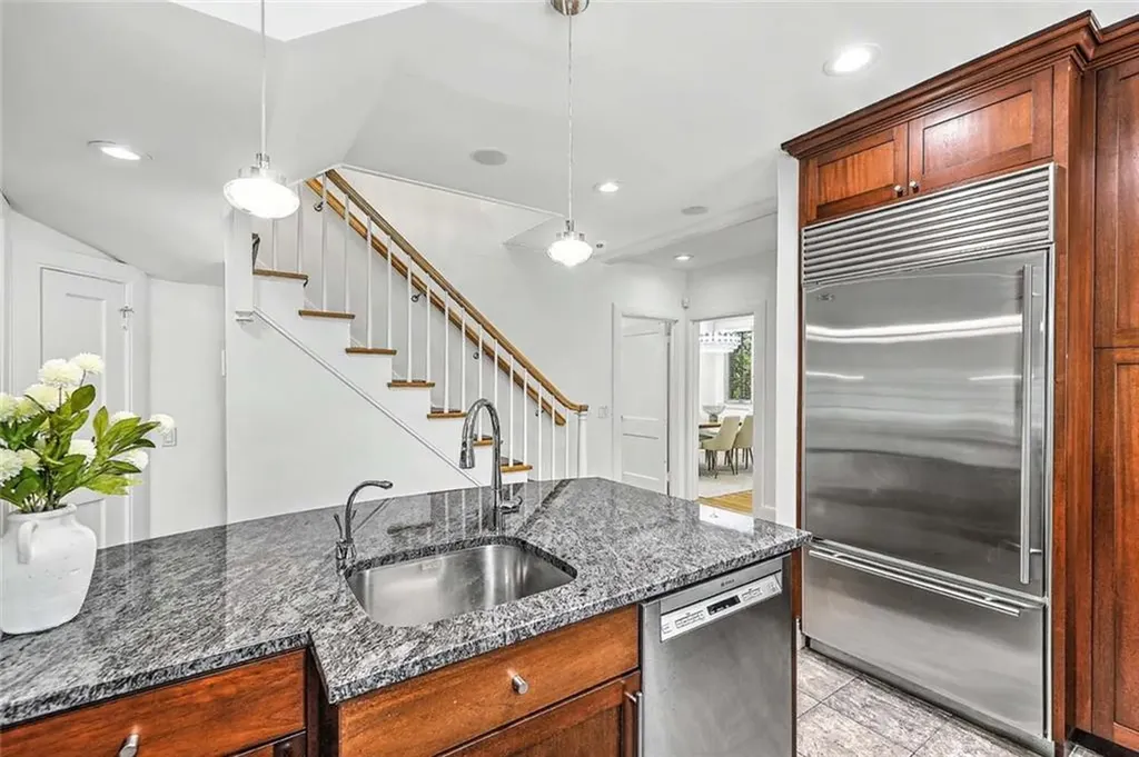 402 Angell Street Providence RI 02906
