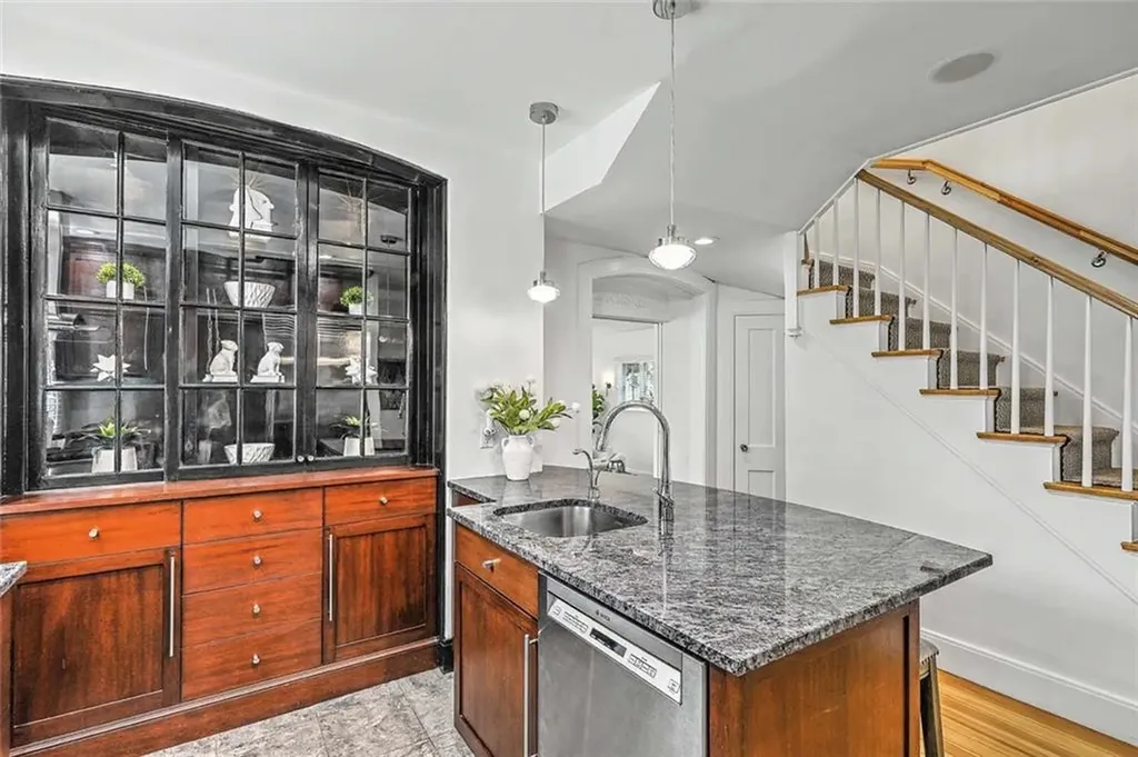 402 Angell Street Providence RI 02906