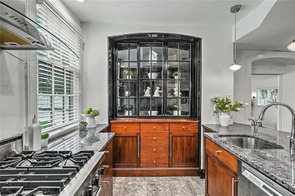 402 Angell Street Providence RI 02906
