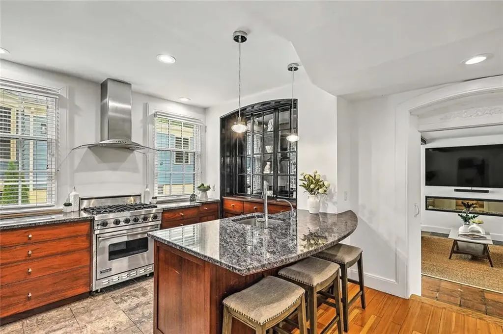 402 Angell Street Providence RI 02906