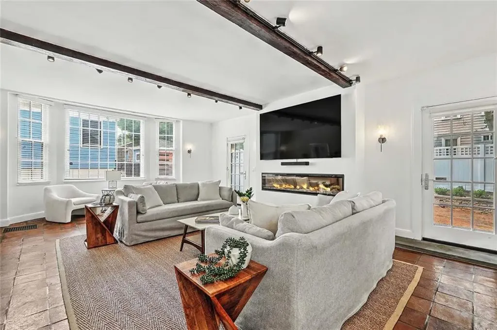 402 Angell Street Providence RI 02906