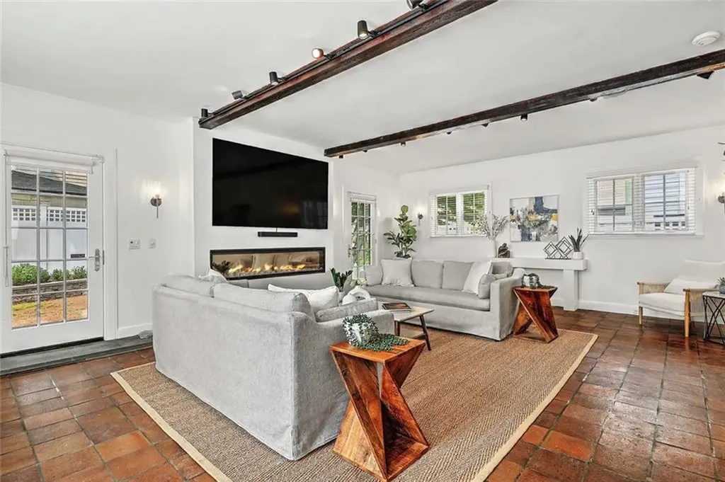 402 Angell Street Providence RI 02906