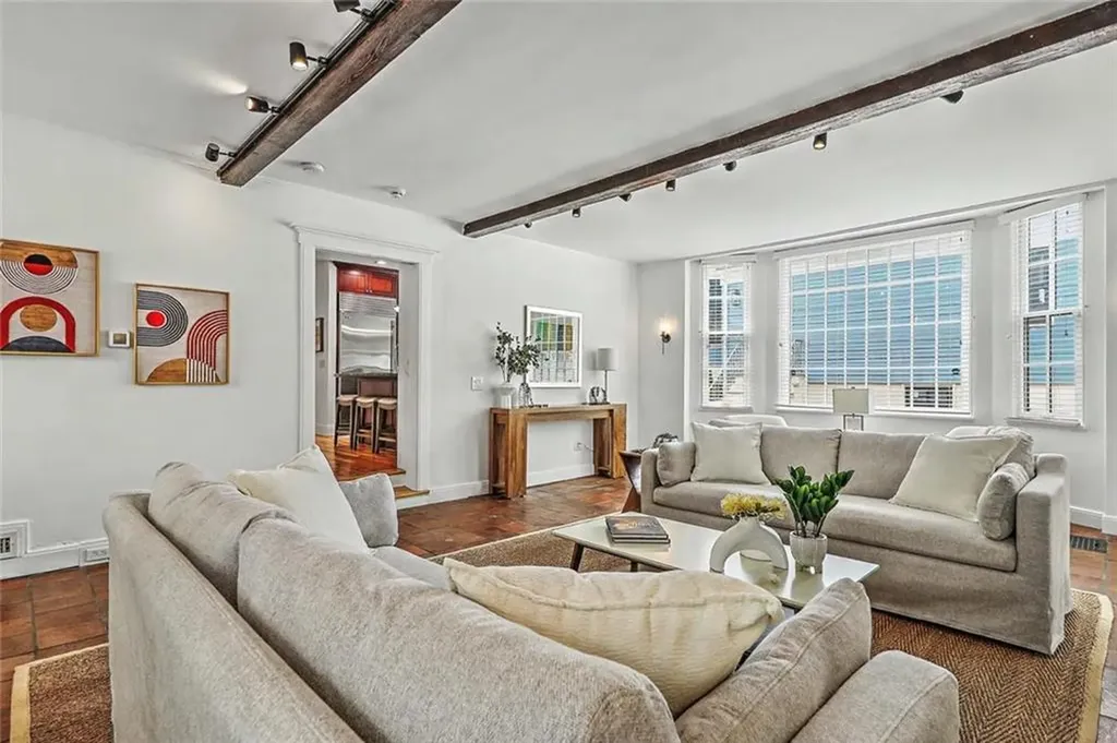 402 Angell Street Providence RI 02906