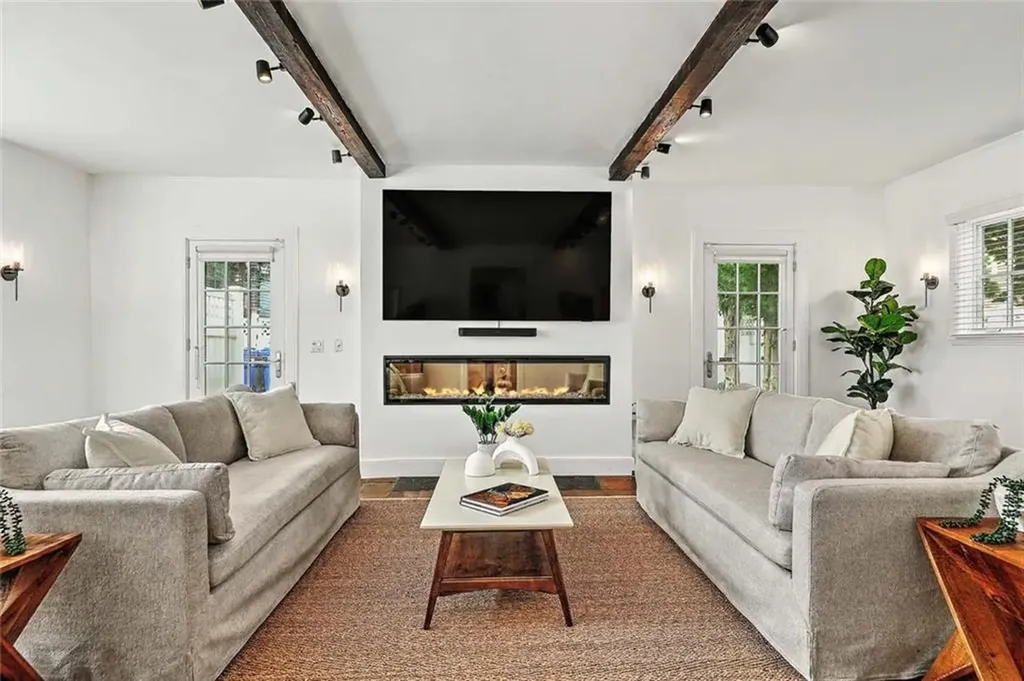402 Angell Street Providence RI 02906