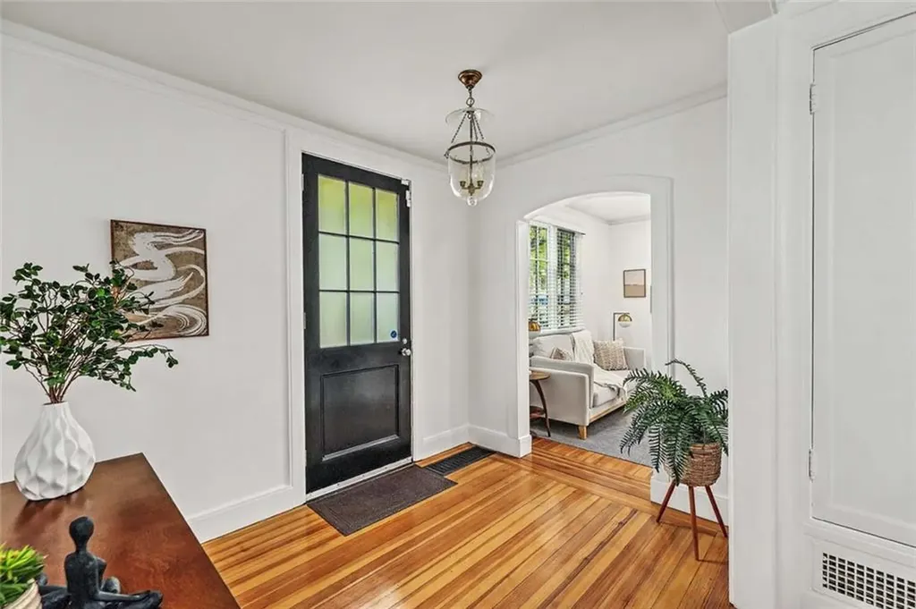 402 Angell Street Providence RI 02906